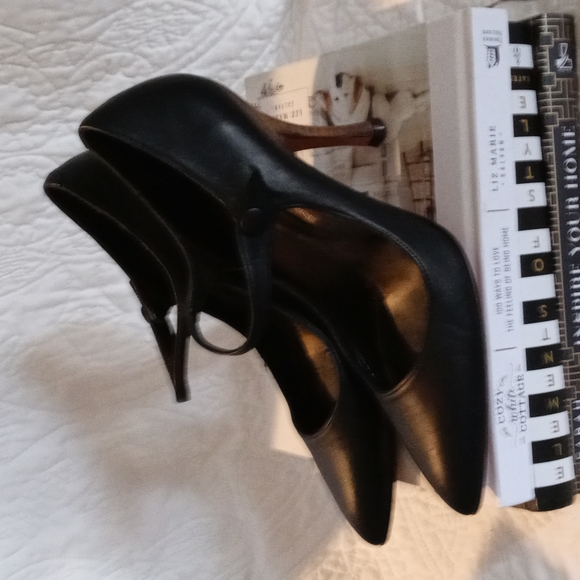 PIED A TERRE Black Pumps - Picture 5 of 5
